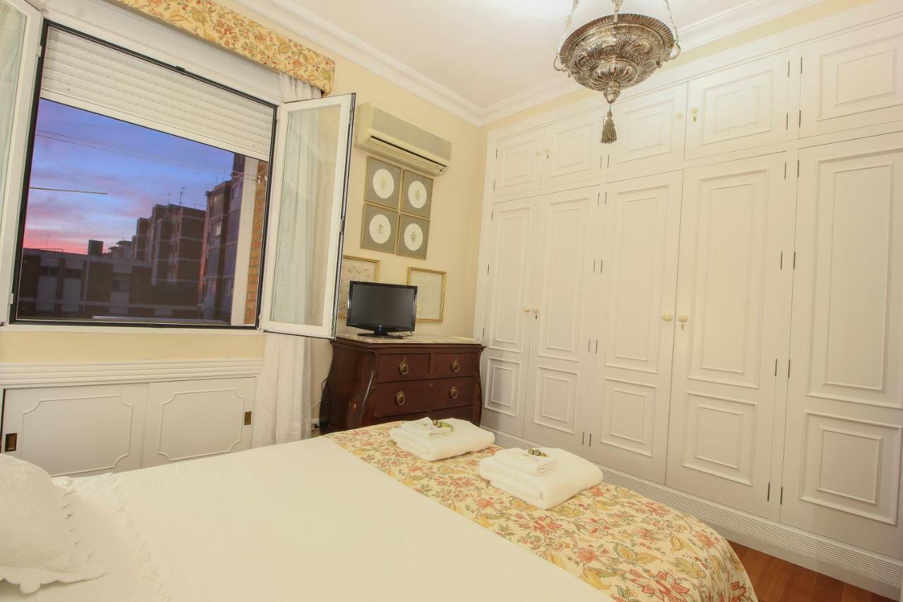 Appartement Apartamento La Feria à Séville Extérieur photo