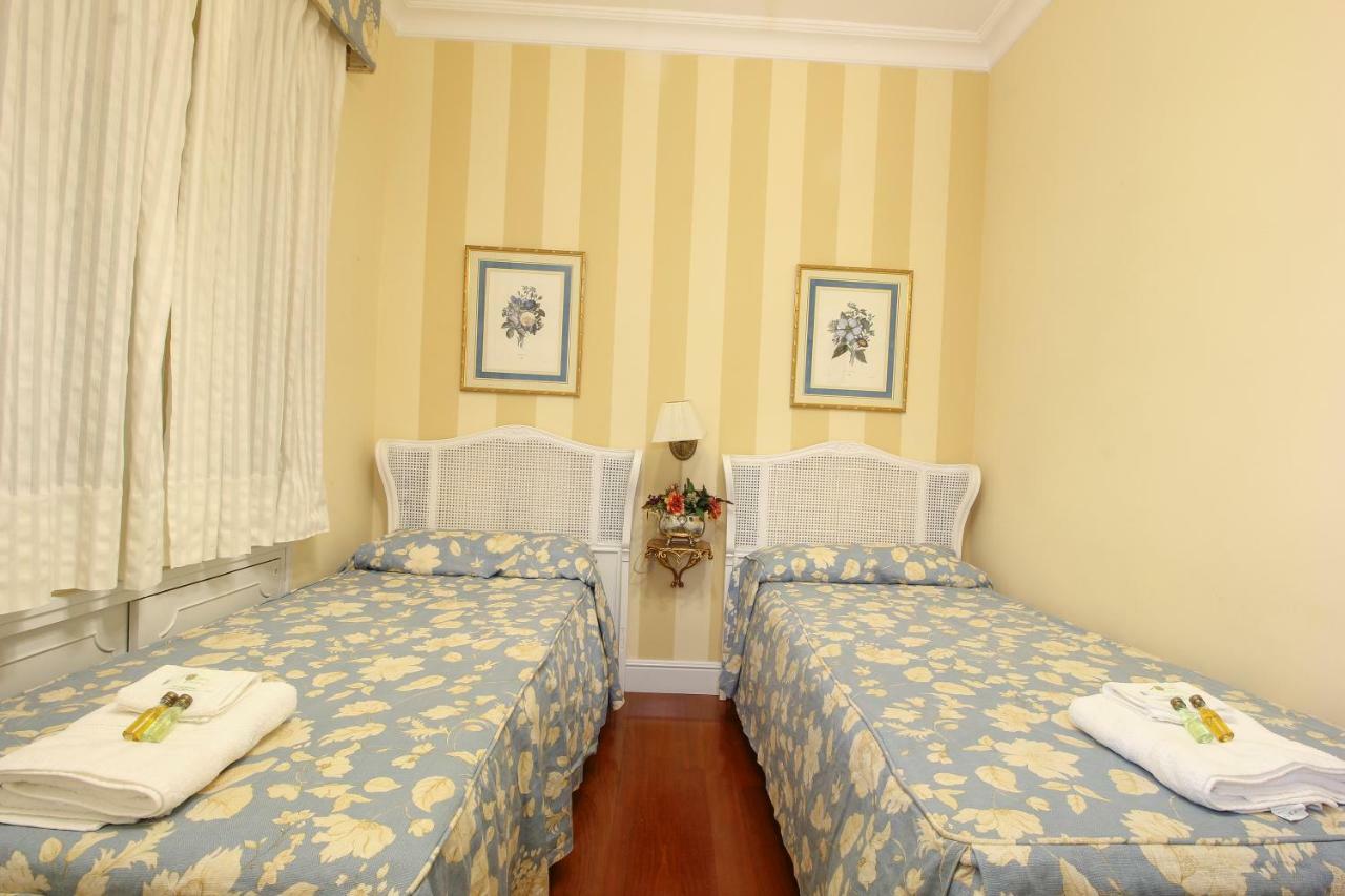 Appartement Apartamento La Feria à Séville Extérieur photo
