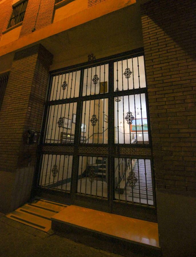 Appartement Apartamento La Feria à Séville Extérieur photo
