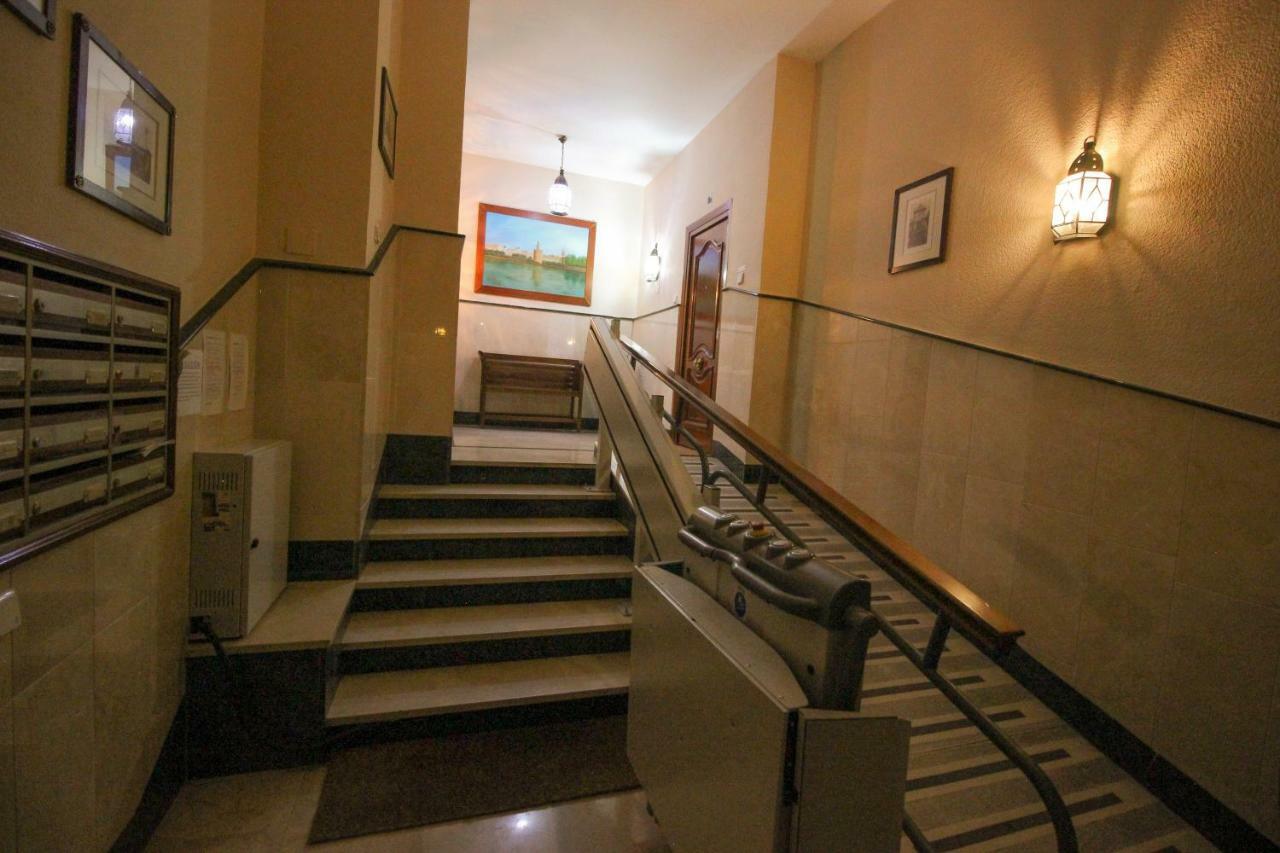 Appartement Apartamento La Feria à Séville Extérieur photo