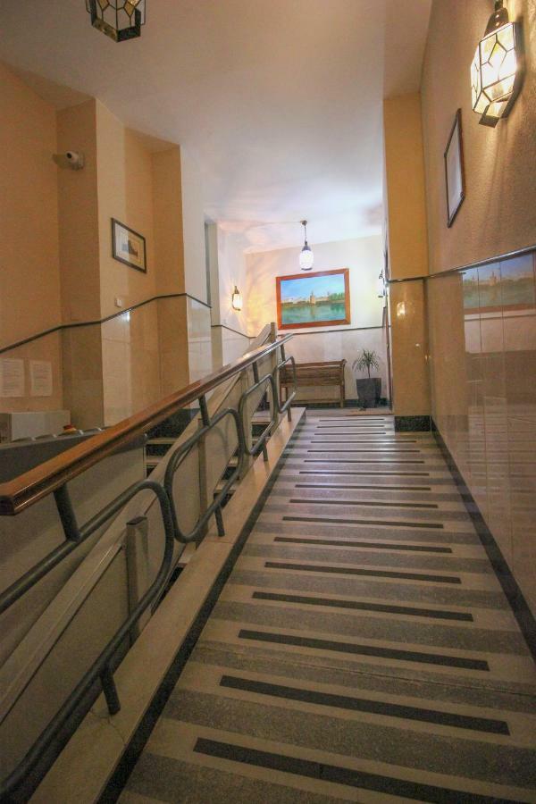 Appartement Apartamento La Feria à Séville Extérieur photo